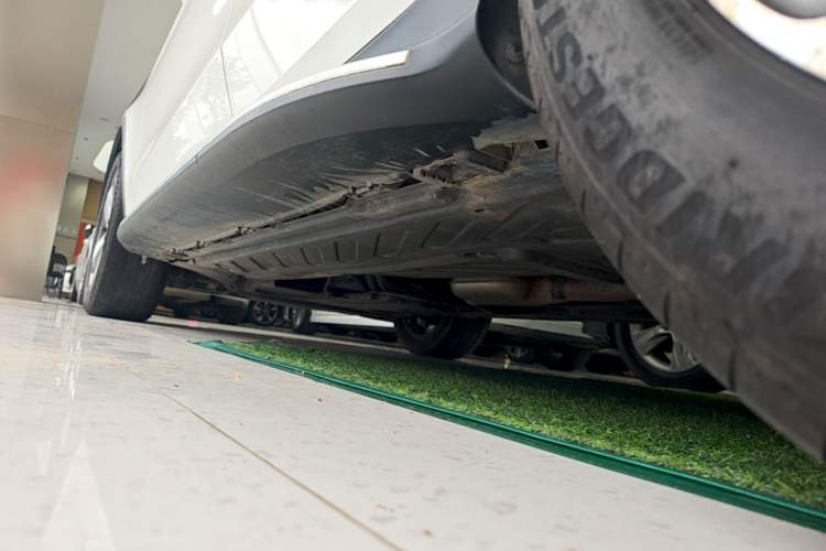 Used Mercedes-Benz GLC 2017 GLC 260 4MATIC Luxury Model Left Side Sill