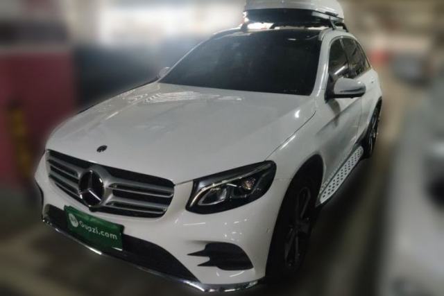 Ojetý Mercedes-Benz GLC 2017 GLC 260 4MATIC Luxury Model