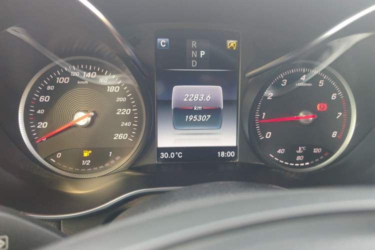 Used Mercedes-Benz GLC 2017 GLC 260 4MATIC Luxury Model Odometer Close Up