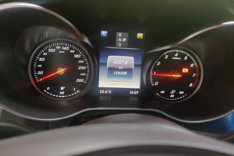 Used Mercedes-Benz GLC 2017 GLC 300 4MATIC Sport Edition Odometer Close Up