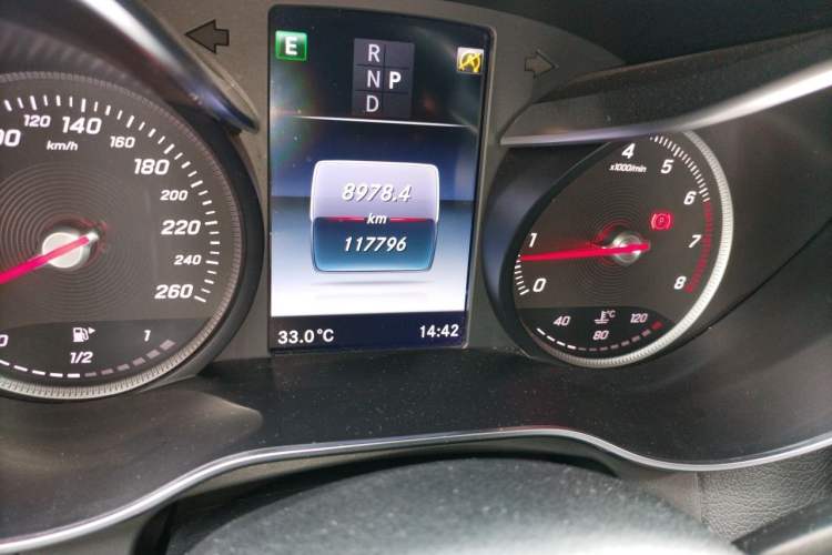 Used Mercedes-Benz GLC 2017 GLC 260 4MATIC Dynamic Edition Odometer Close Up