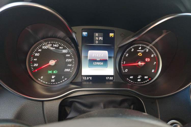 Used Mercedes-Benz GLC 2017 GLC 260 4MATIC Dynamic Edition Odometer Close Up