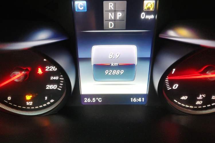 Used Mercedes-Benz GLC 2017 GLC 300 4MATIC Sport Edition Odometer Close Up