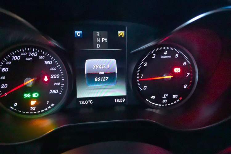 Used Mercedes-Benz GLC 2017 GLC 260 4MATIC Luxury Model Odometer Close Up