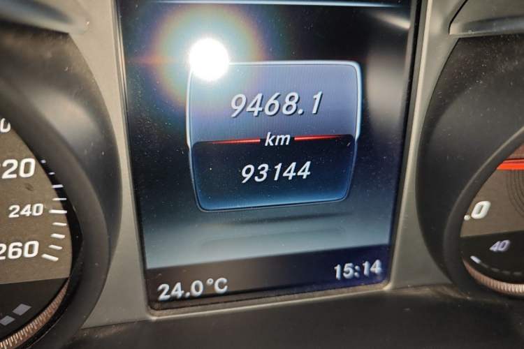 Used Mercedes-Benz GLC 2017 GLC 260 4MATIC Luxury Model Odometer Close Up