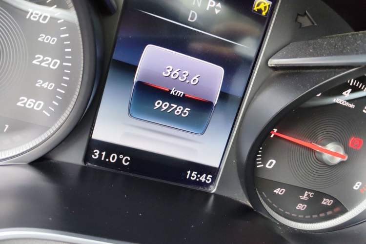 Used Mercedes-Benz GLC 2017 GLC 300 4MATIC Sport Edition Odometer Close Up