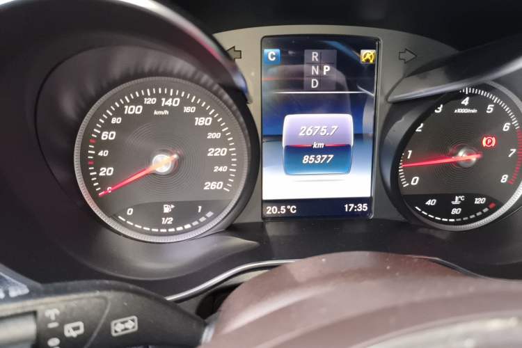 Used Mercedes-Benz GLC 2017 GLC 200 4MATIC Odometer Close Up