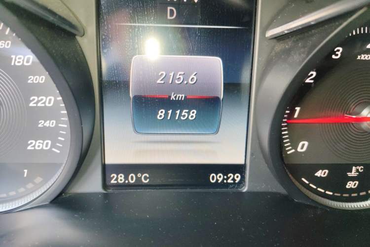 Used Mercedes-Benz GLC 2017 GLC 260 4MATIC Dynamic Edition Odometer Close Up