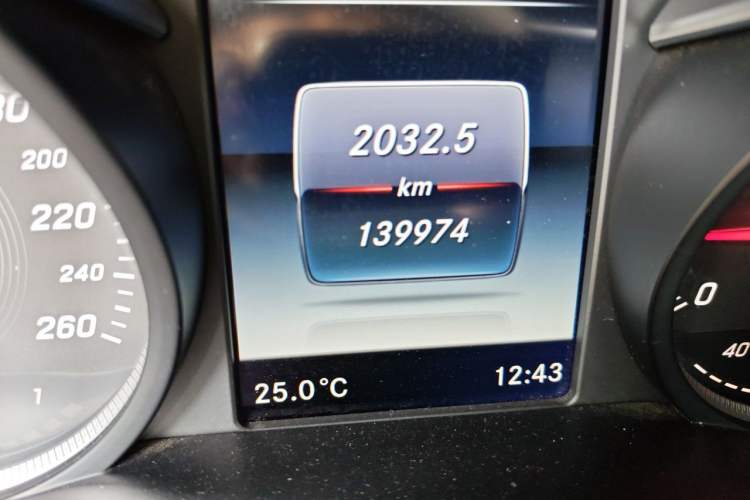 Used Mercedes-Benz GLC 2017 GLC 200 4MATIC Odometer Close Up