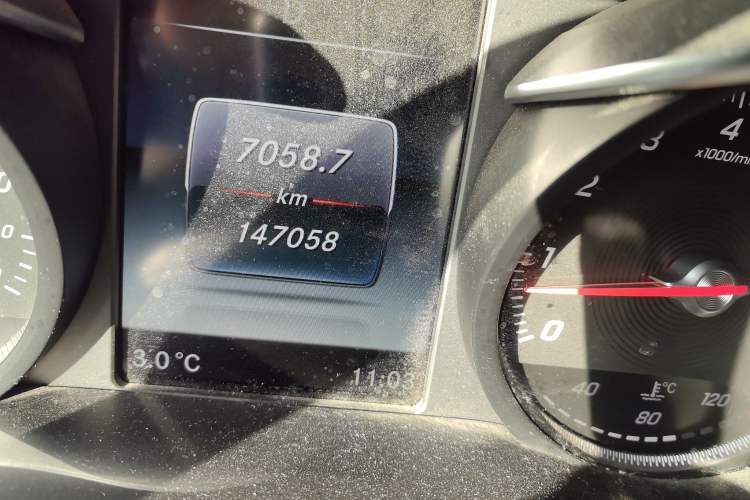 Used Mercedes-Benz GLC 2017 GLC 200 4MATIC Odometer Close Up