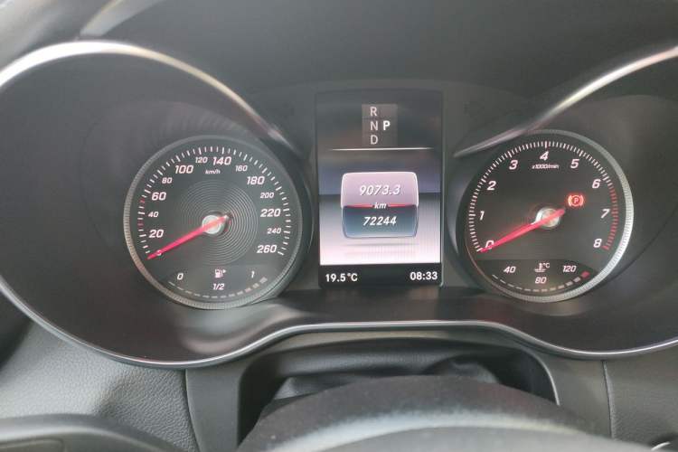 Used Mercedes-Benz GLC 2017 GLC 300 4MATIC Sport Edition Odometer Close Up