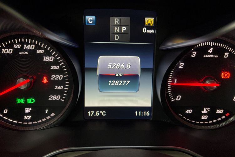 Used Mercedes-Benz GLC 2017 GLC 260 4MATIC Luxury Model Odometer Close Up