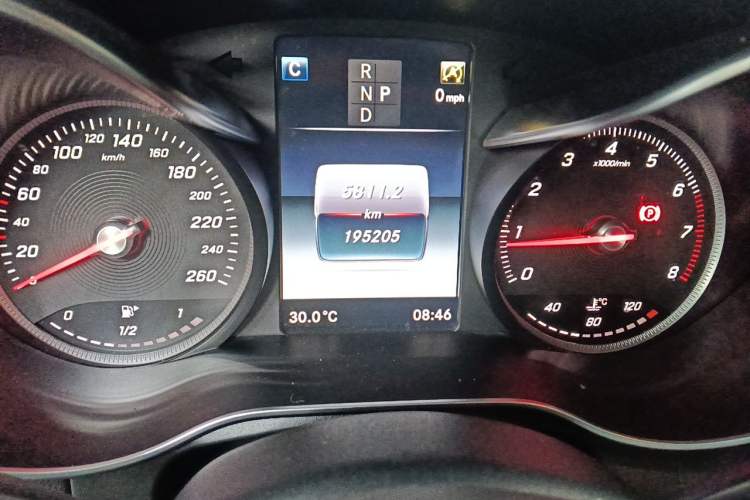 Used Mercedes-Benz GLC 2017 GLC 300 4MATIC Sport Edition Odometer Close Up