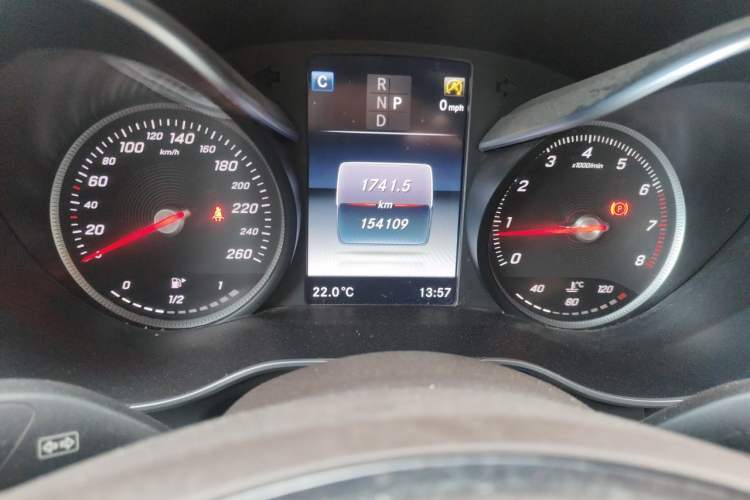 Used Mercedes-Benz GLC 2017 GLC 260 4MATIC Dynamic Edition Odometer Close Up