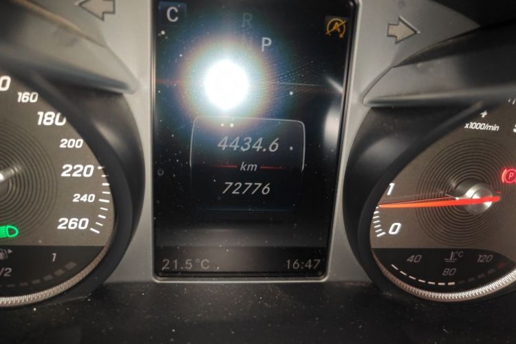 Used Mercedes-Benz GLC 2017 GLC 260 4MATIC Dynamic Edition Odometer Close Up