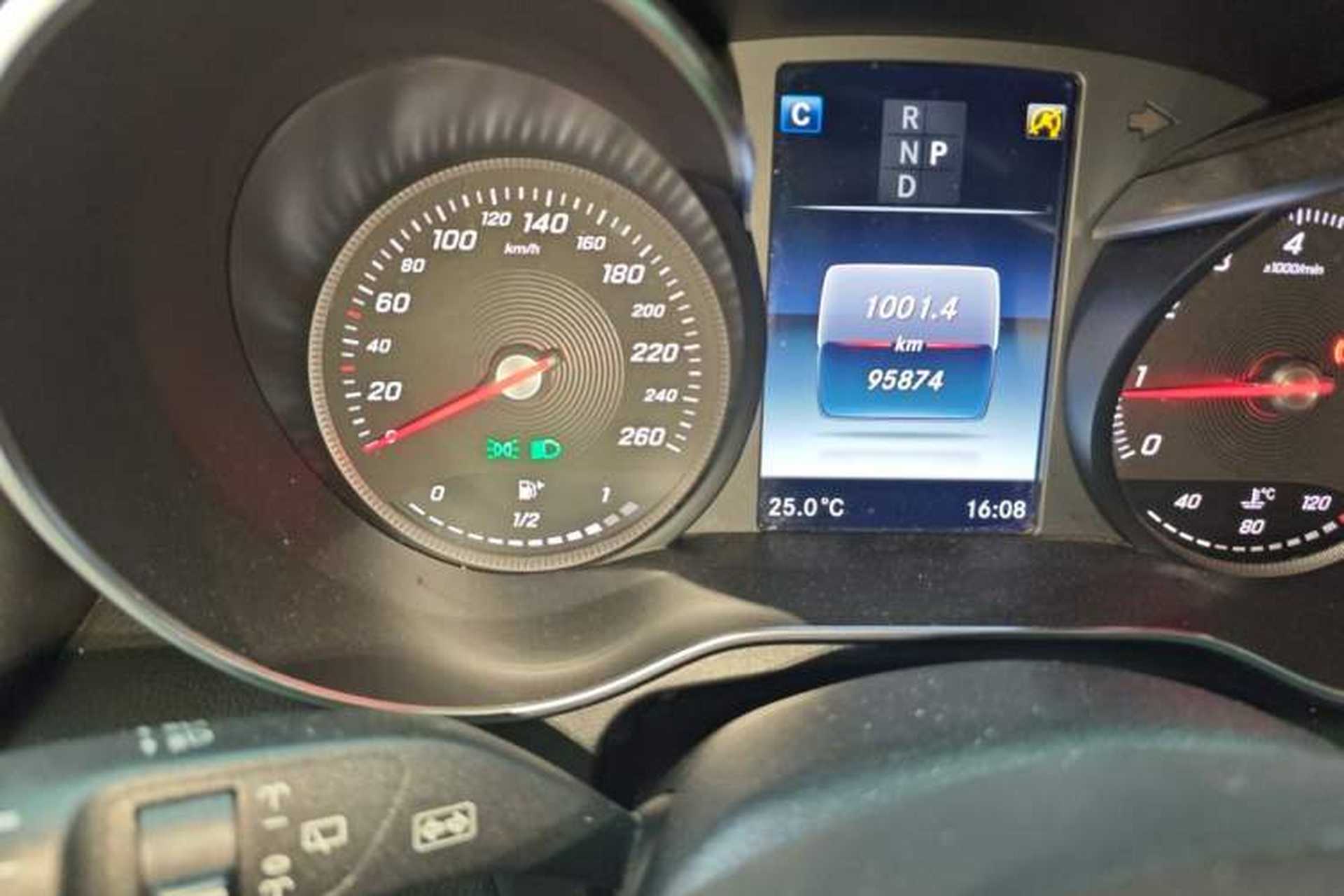 Used Mercedes-Benz GLC 2017 GLC 260 4MATIC Dynamic Edition Odometer Close Up