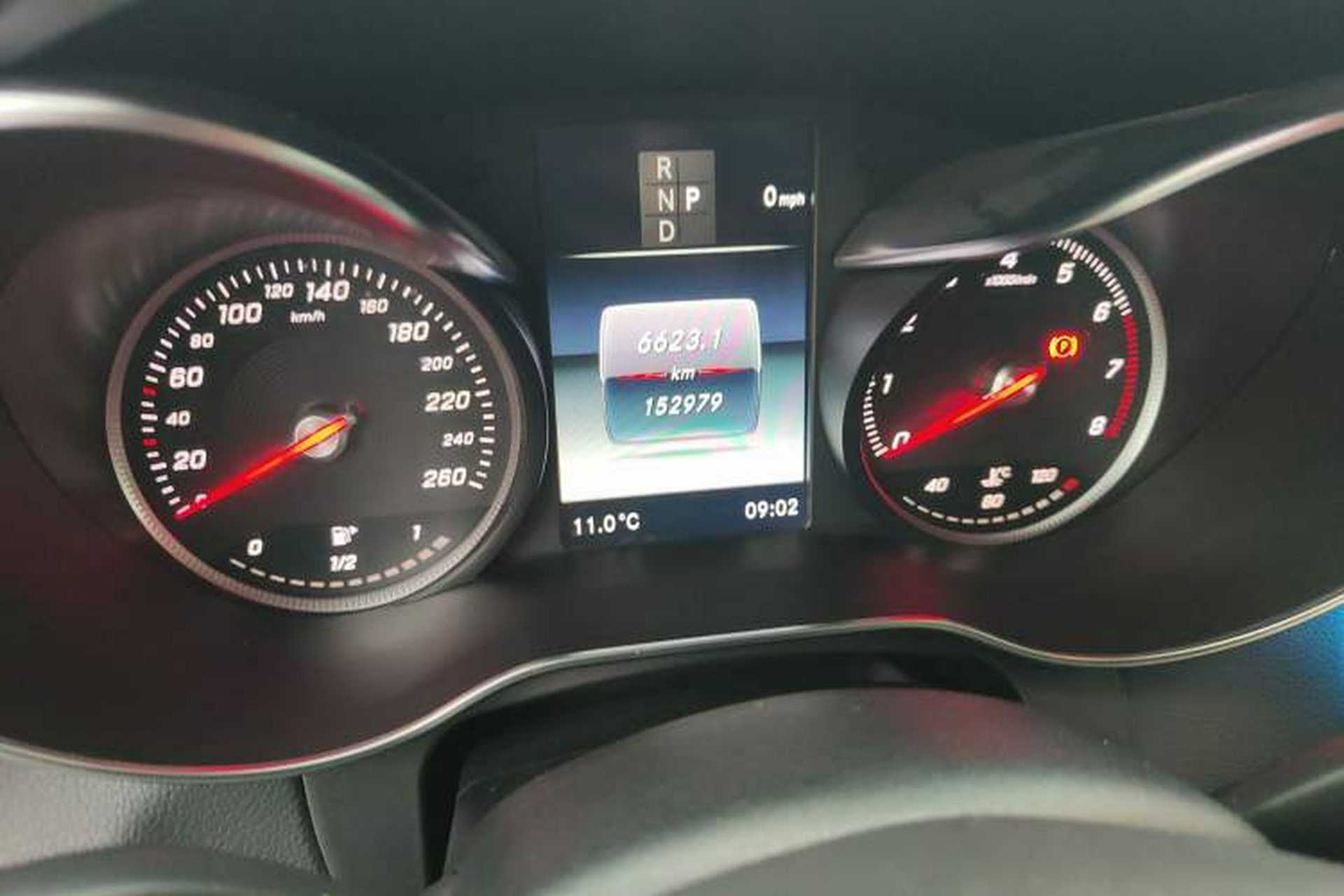 Used Mercedes-Benz GLC 2017 GLC 260 4MATIC Luxury Model Odometer Close Up
