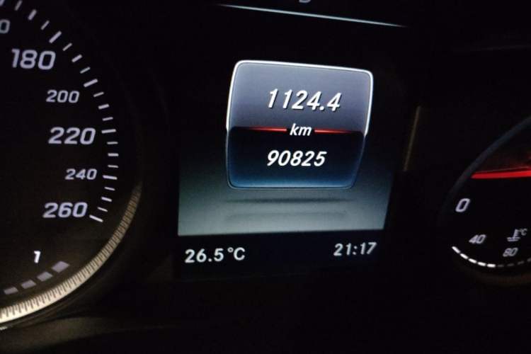 Used Mercedes-Benz GLC 2017 GLC 260 4MATIC Dynamic Edition Odometer Close Up