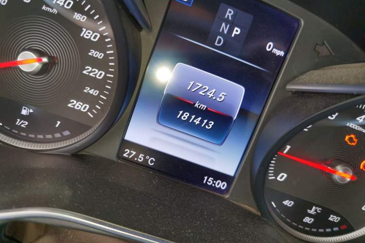 Used Mercedes-Benz GLC 2017 GLC 260 4MATIC Luxury Model Odometer Close Up