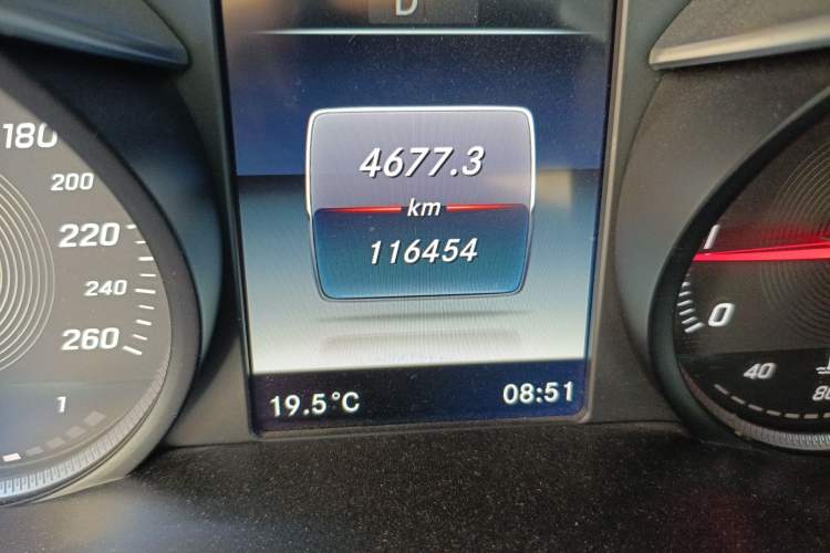 Used Mercedes-Benz GLC 2017 GLC 200 4MATIC Odometer Close Up
