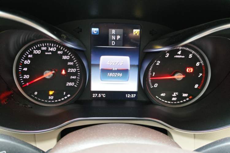 Used Mercedes-Benz GLC 2017 GLC 300 4MATIC Sport Edition Odometer Close Up