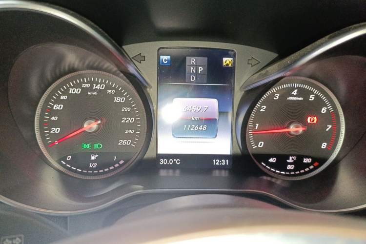 Used Mercedes-Benz GLC 2017 GLC 260 4MATIC Luxury Model Odometer Close Up