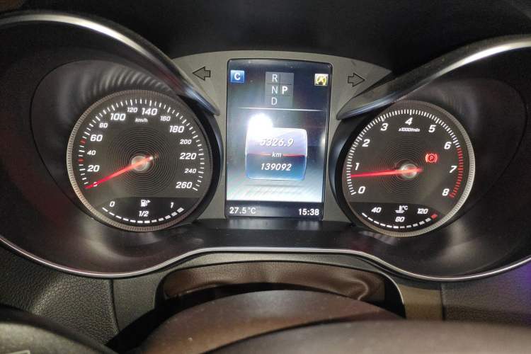 Used Mercedes-Benz GLC 2017 GLC 260 4MATIC Luxury Model Odometer Close Up