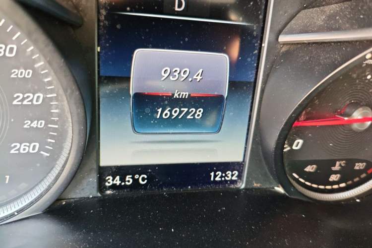 Used Mercedes-Benz GLC 2017 GLC 200 4MATIC Odometer Close Up