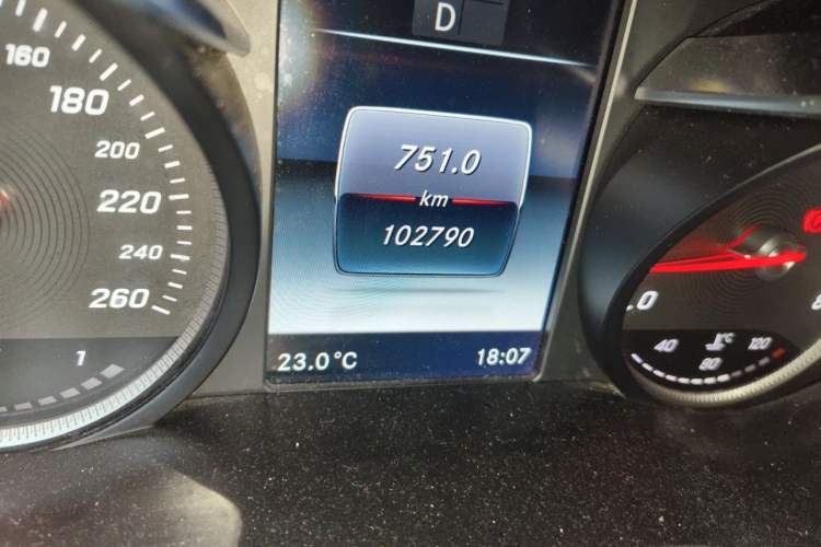 Used Mercedes-Benz GLC 2017 GLC 300 4MATIC Sport Edition Odometer Close Up