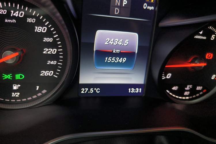 Used Mercedes-Benz GLC 2017 GLC 260 4MATIC Luxury Model Odometer Close Up
