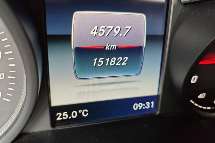 Used Mercedes-Benz GLC 2017 GLC 260 4MATIC Luxury Model Odometer Close Up