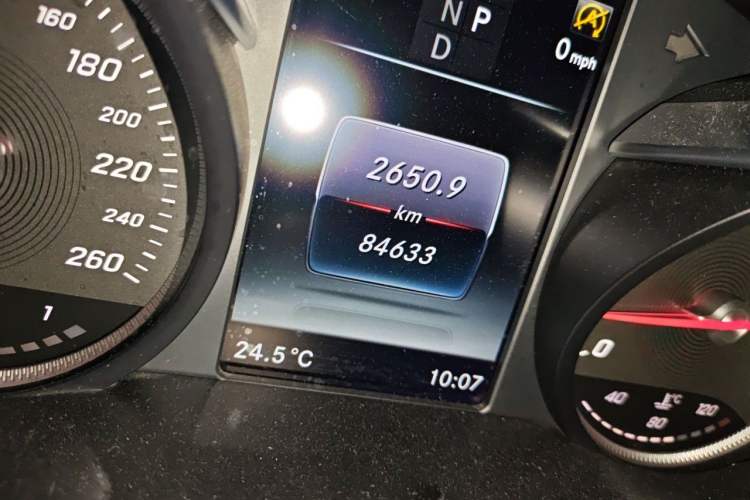 Used Mercedes-Benz GLC 2017 GLC 260 4MATIC Dynamic Edition Odometer Close Up