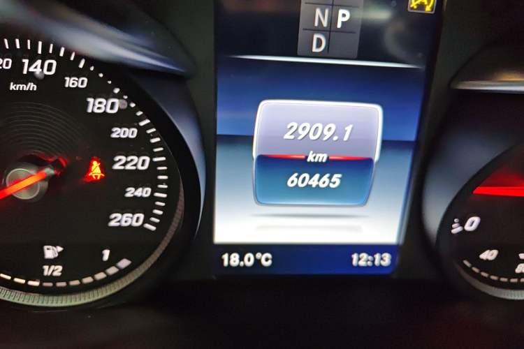 Used Mercedes-Benz GLC 2017 GLC 260 4MATIC Dynamic Edition Odometer Close Up