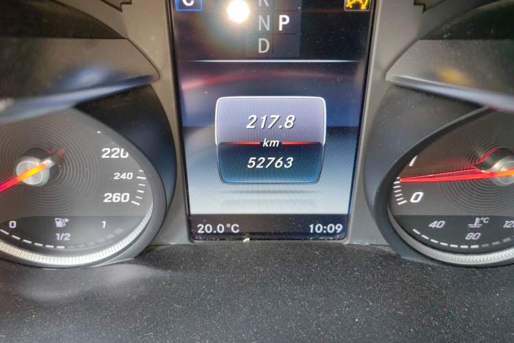 Used Mercedes-Benz GLC 2017 GLC 260 4MATIC Dynamic Edition Odometer Close Up