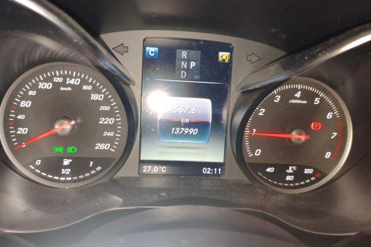 Used Mercedes-Benz GLC 2017 GLC 200 4MATIC Odometer Close Up