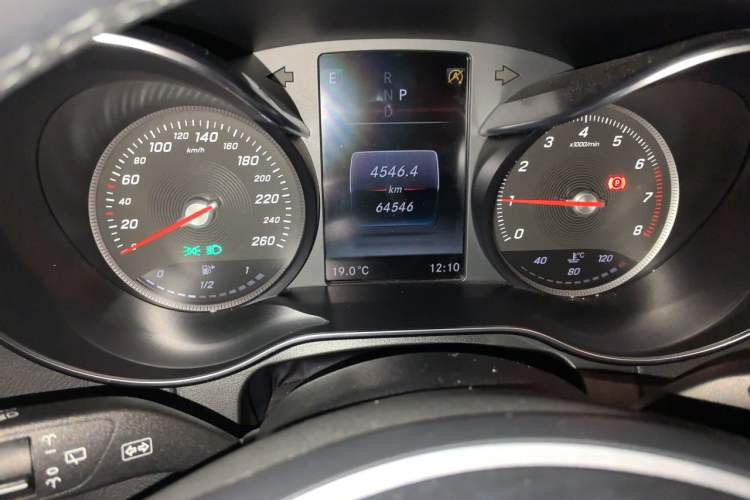 Used Mercedes-Benz GLC 2017 GLC 260 4MATIC Luxury Model Odometer Close Up