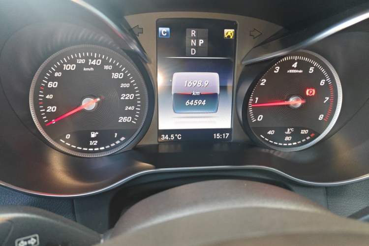 Used Mercedes-Benz GLC 2017 GLC 300 4MATIC Sport Edition Odometer Close Up