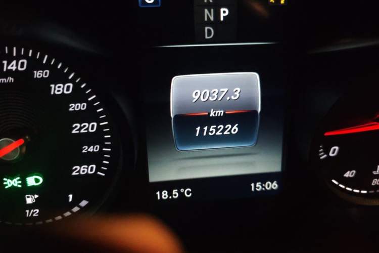 Used Mercedes-Benz GLC 2017 GLC 260 4MATIC Dynamic Edition Odometer Close Up