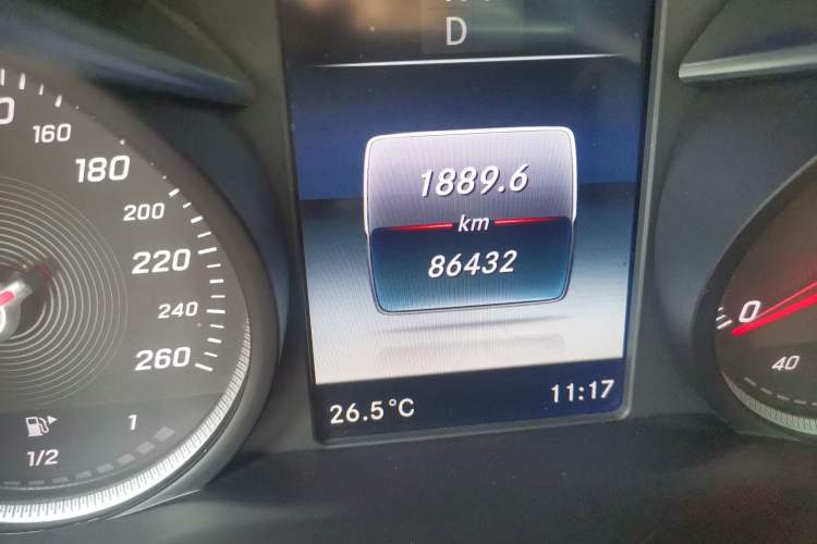 Used Mercedes-Benz GLC 2017 GLC 300 4MATIC Sport Edition Odometer Close Up