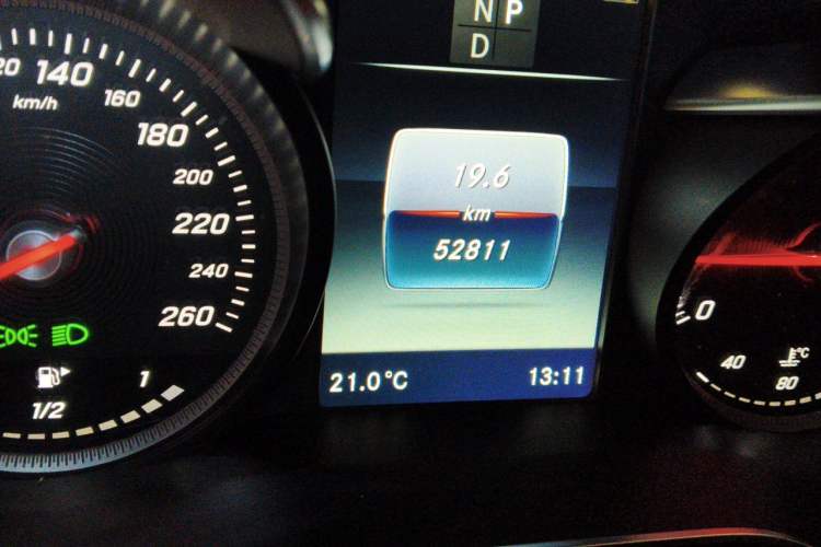 Used Mercedes-Benz GLC 2017 GLC 260 4MATIC Luxury Model Odometer Close Up
