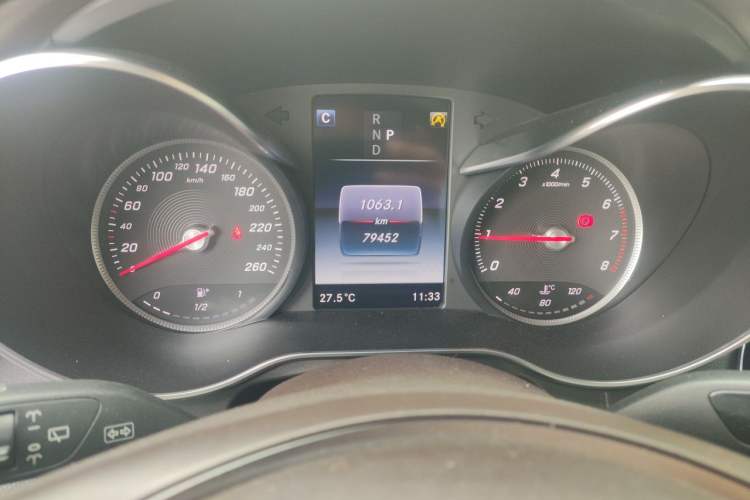 Used Mercedes-Benz GLC 2017 GLC 260 4MATIC Dynamic Edition Odometer Close Up