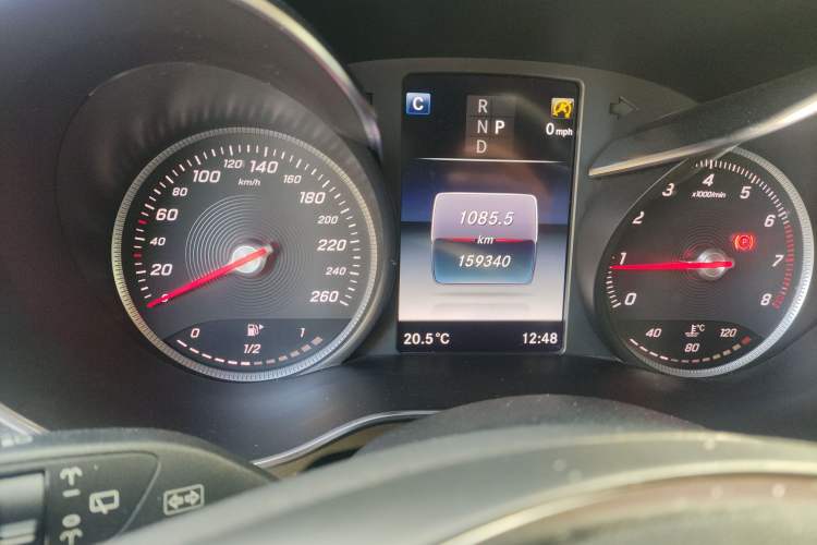 Used Mercedes-Benz GLC 2017 GLC 260 4MATIC Dynamic Edition Odometer Close Up