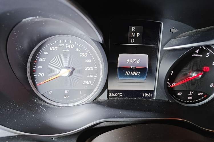 Used Mercedes-Benz GLC 2017 GLC 300 4MATIC Sport Edition Odometer Close Up