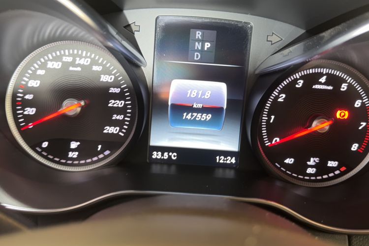 Used Mercedes-Benz GLC 2017 GLC 260 4MATIC Luxury Model Odometer Close Up