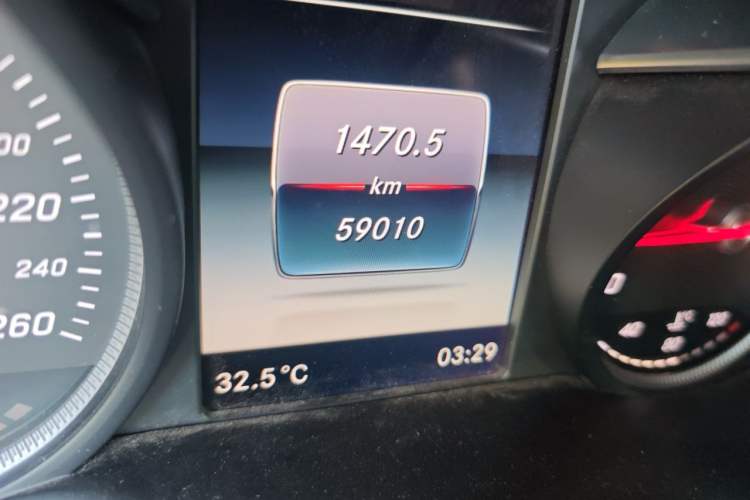 Used Mercedes-Benz GLC 2017 GLC 200 4MATIC Odometer Close Up