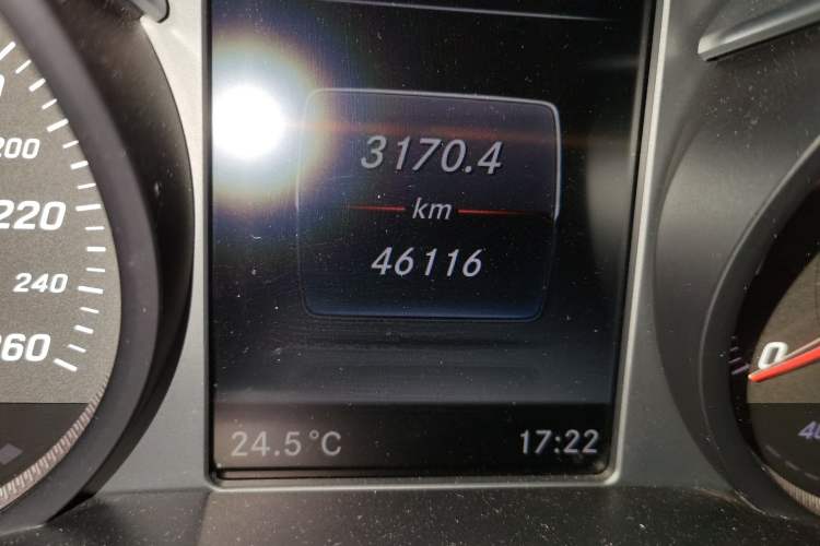Used Mercedes-Benz GLC 2017 GLC 260 4MATIC Luxury Model Odometer Close Up