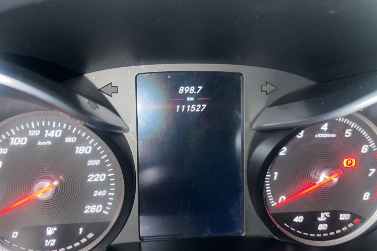 Used Mercedes-Benz GLC 2017 GLC 260 4MATIC Dynamic Edition Odometer Close Up