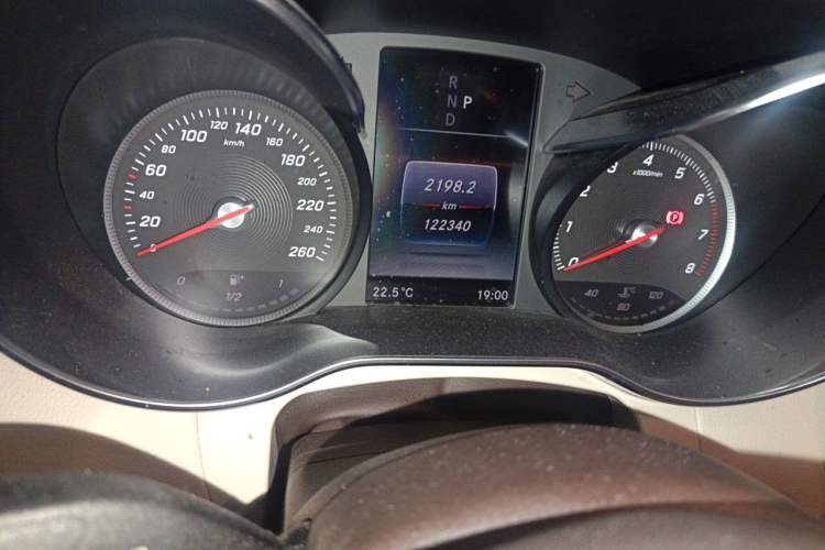 Used Mercedes-Benz GLC 2017 GLC 300 4MATIC Sport Edition Odometer Close Up
