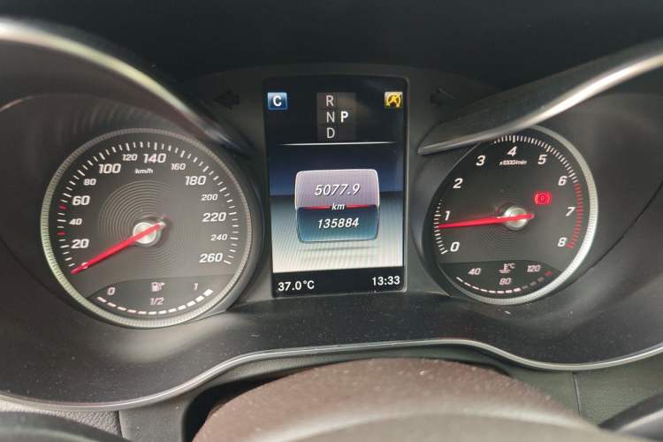 Used Mercedes-Benz GLC 2017 GLC 300 4MATIC Sport Edition Odometer Close Up