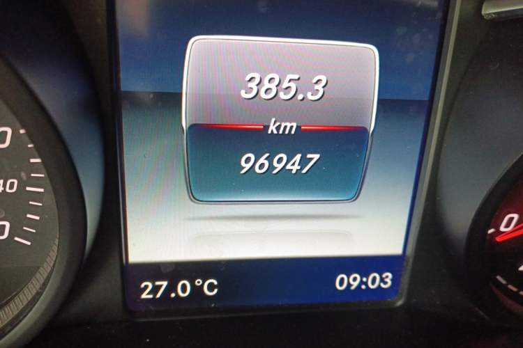 Used Mercedes-Benz GLC 2017 GLC 260 4MATIC Dynamic Edition Odometer Close Up
